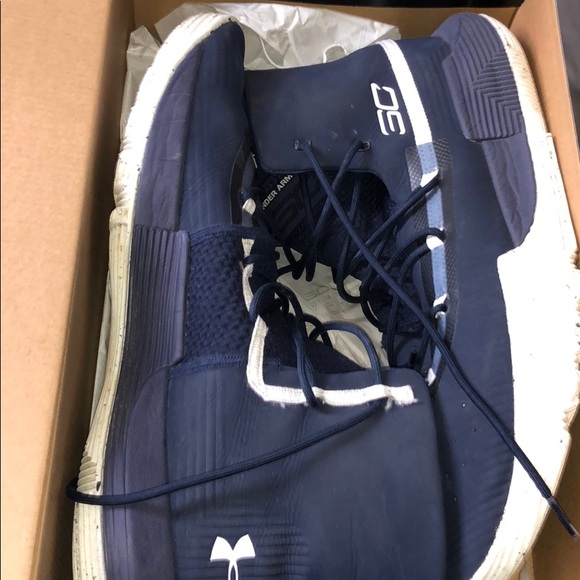 Under armor basketball shoes - Picture 3 of 5